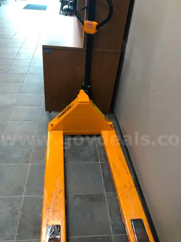 Global Industrial Pallet Jack