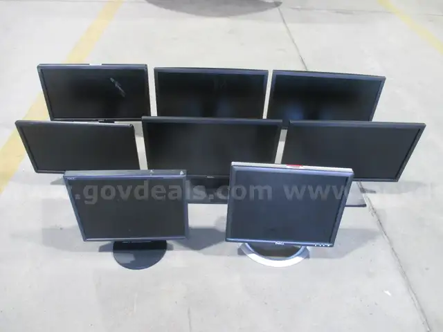 Flat Panel Monitors (8 Items)