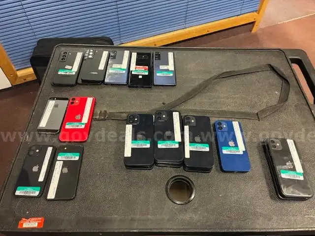 LOT OF USED CELL PHONES