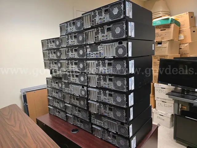 26 HP Desktop Workstations