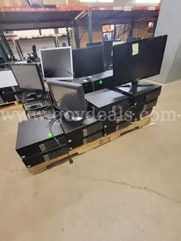 LOT OF 20 DESKTOP AND 5 MONITORS