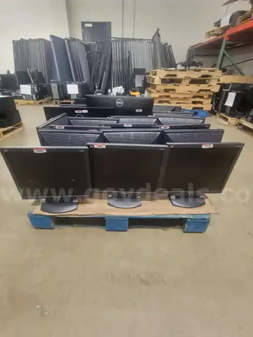 LOT OF 22 MONITORS