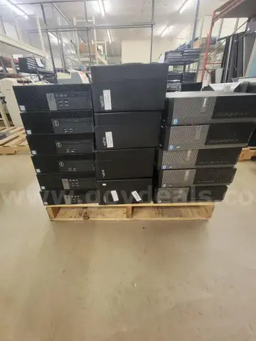 LOT OF 34 DESKTOPS