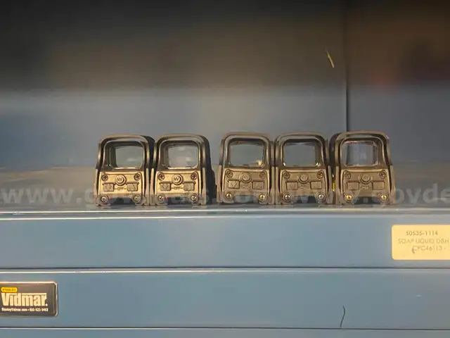 EOTECH HOLOGRAPHIC SIGHTS (5)