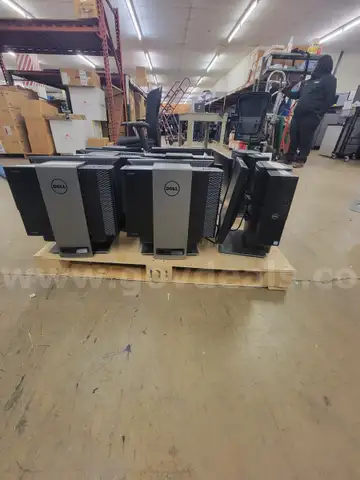 LOT OF 8 DESKTOPS AND 8 MONITORS