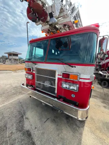 1998 Pierce Model Tilt Cab