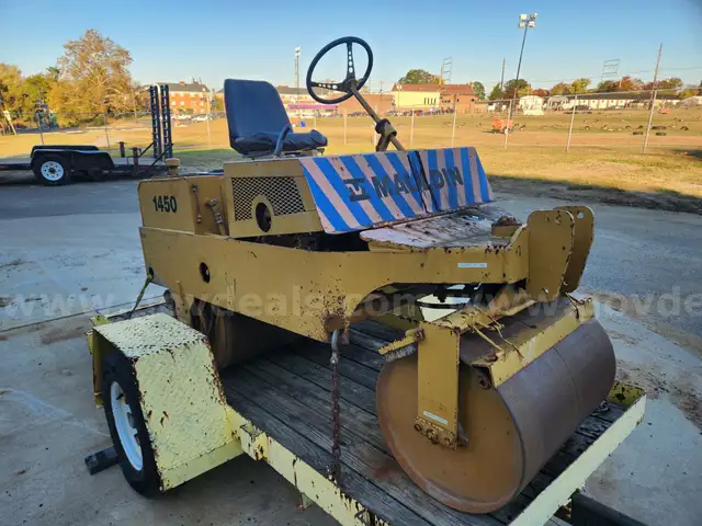 MAULDIN VIBRATORY ROLLER AS IS   RUNNING CONDITION