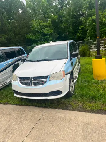2014 Dodge Caravan SE with a Wheelchair Ramp