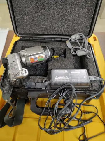 Sony Digital Camera DSC-F707 - 10 x Zoom