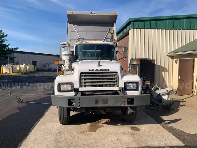 1998 Mack RD688P