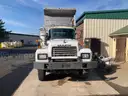 1998 Mack RD688P