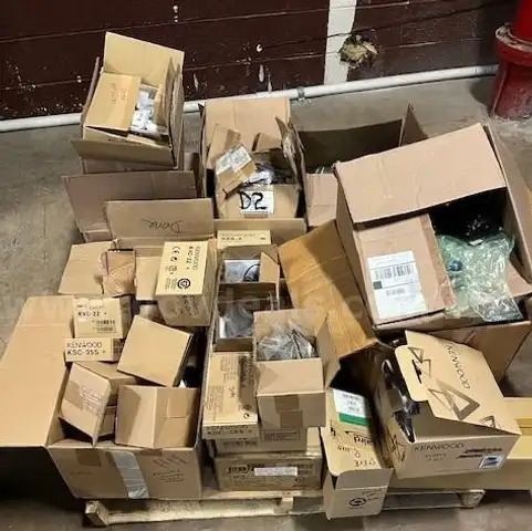 Assorted CB Radios and Accessories - 90% new