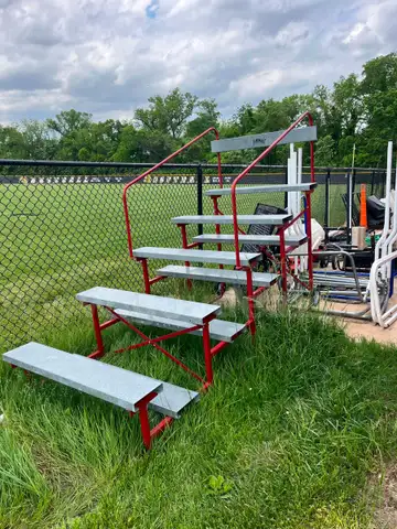 1 Blazer Track Judges Stand