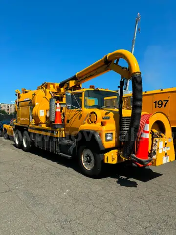 1993 Ford L8000 Sewer Vacuum Truck 7.8L L6 TURBO DIESEL (LOW MILES)
