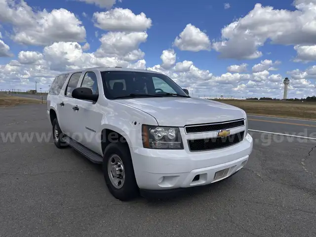 2013 Chevrolet Suburban  4x4 * Low Miles*