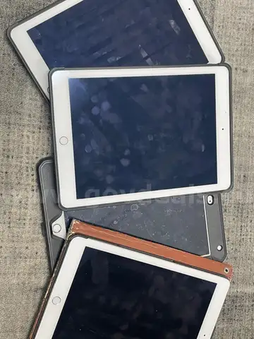 Lot of 4 Ipads