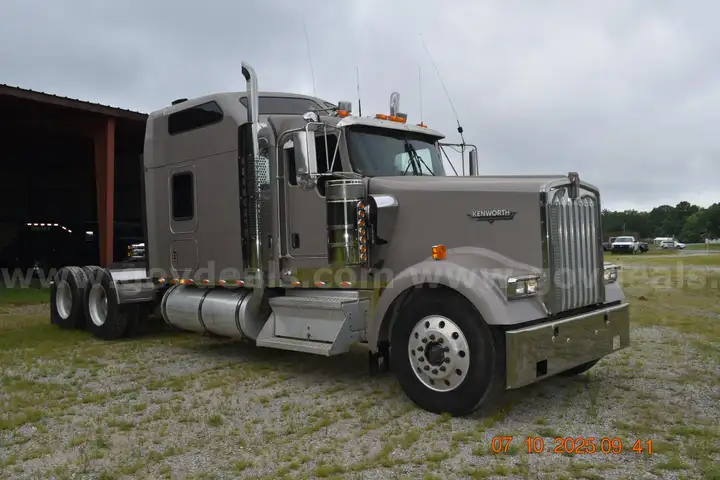 2003 Kenworth W900