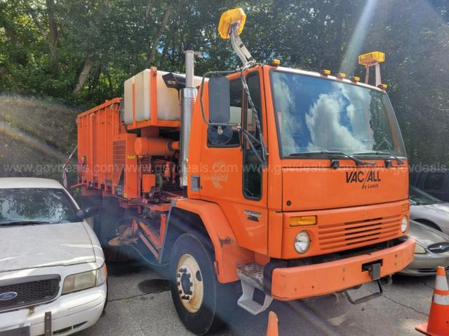 Sterling SC8000 Sweeper Truck (VAC/ALL) | AllSurplus