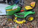 John Deere x320 Lawn Tractor