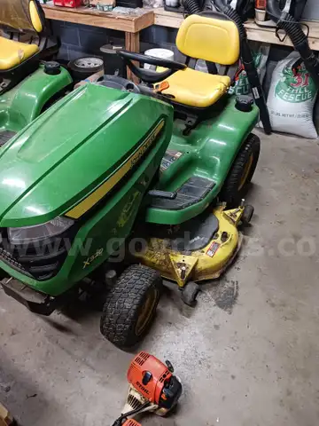 John Deere x320 Lawn Tractor