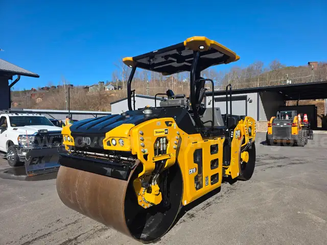 CATERPILAR CB10 Asphalt Roller