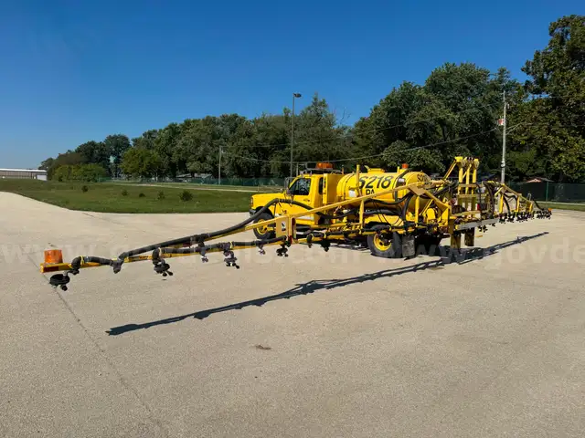 1997 Ford F-450 4x4 Airport Runway/Ramp Deicer truck with 50&#x27; spray boom