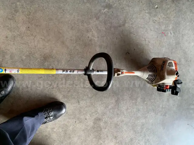 STIHL CURVED SHAFT GAS POWERED STRING TRIMMER