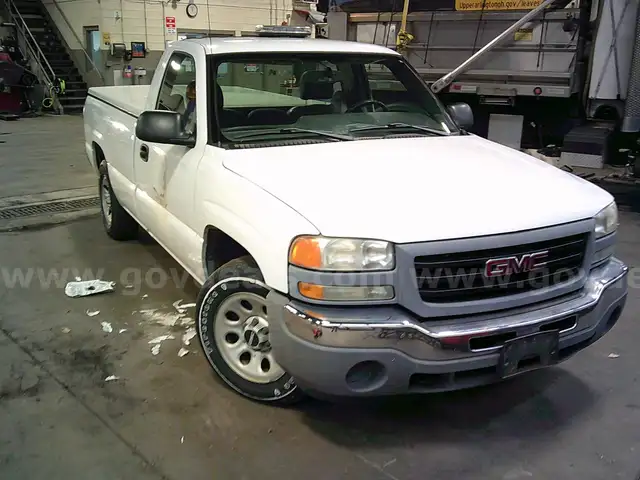 2006 GMC SIERRA TRUCK