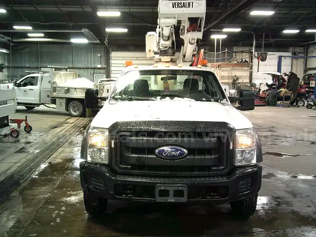 2011 FORD F550 BUCKET TRUCK
