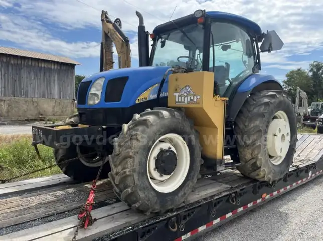 2011 New Holland with Tiger Side Stow