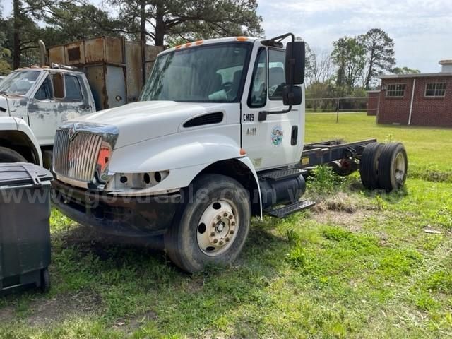 2005 International 4200 SBA 4x2 TRUCK | AllSurplus