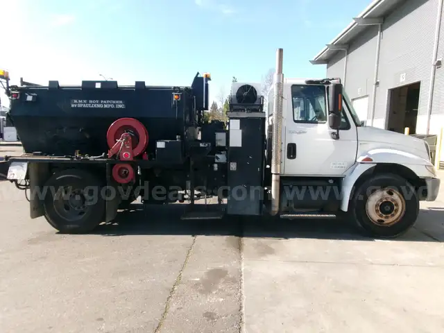 2011 International 4300 - Closed Top Asphalt Patch Truck