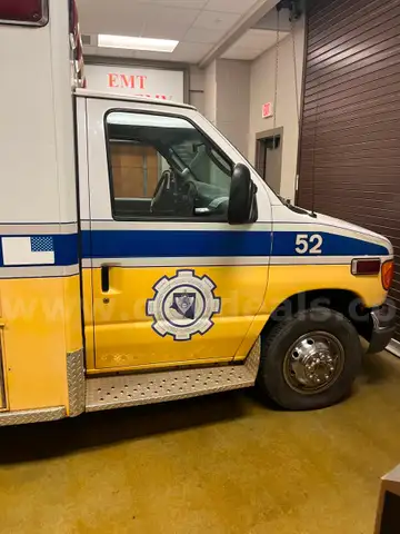 Ford Econoline F-450 Ambulance cutaway v