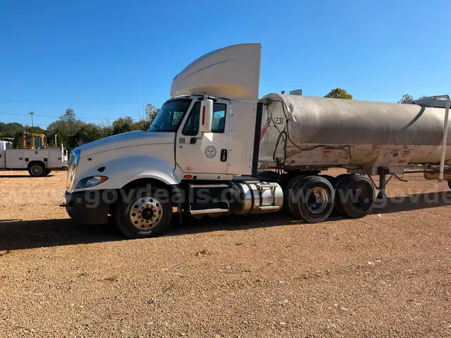 2016 International Prostar TRACTOR ONLY - TANKER NOT INCLUDED