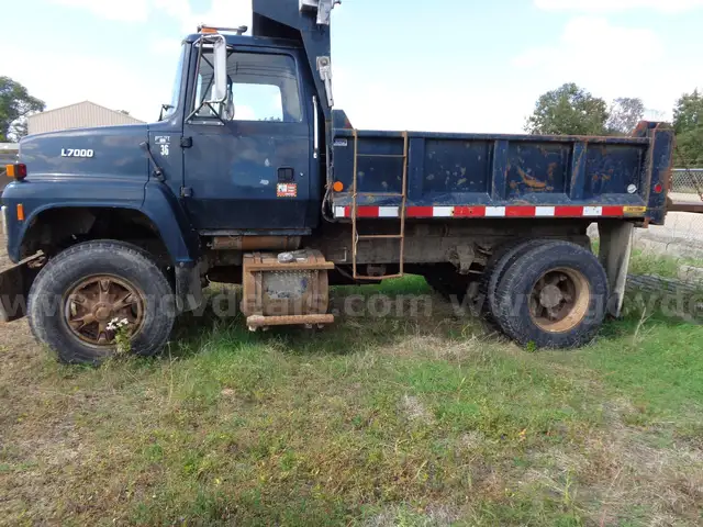 1996 Ford LN7000 Dump Truck