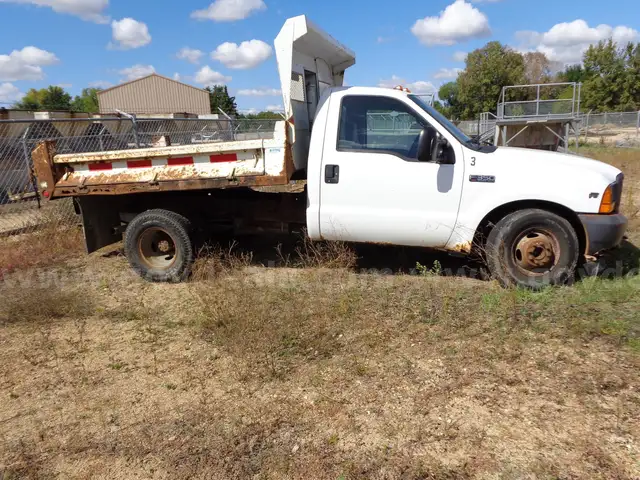 2001 Ford F-350 SD XL 2WD DRW Dump Truck