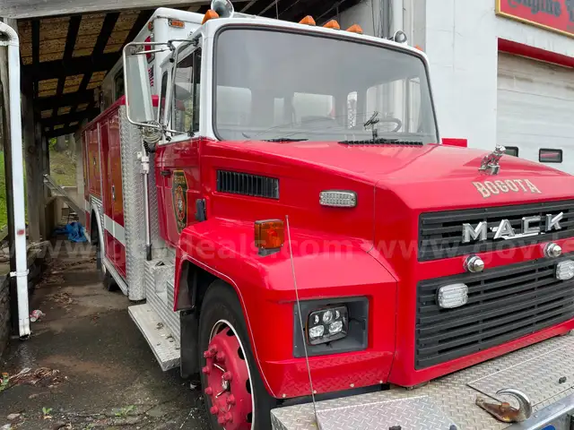 1988 Mack CS200 Fire Rescue Body