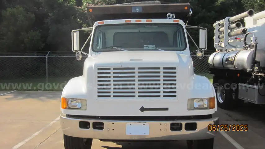 1999 International tandem axle dump truck 7.6L V8 Turbo-Diesel