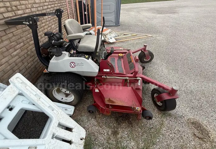 Exmark LazerZ UltraCut 72&#x22; Zero Turn Mower
