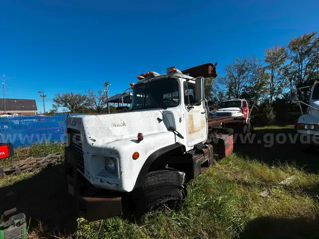 1991 Mack MR688S - NO TITLE
