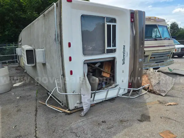 Yellowstone RV Camper   OPERATIONAL CONDITION UNKNOWN