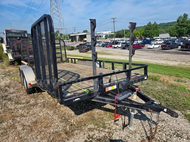 2014 16&#x27;x83&#x22; Dual Axle Trailer with String Trimmer Rack and Gate/Ramp
