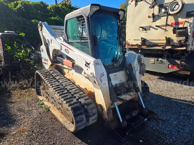 2014 Bobcat T870 Tracked Skid Steer Does Not Runs Will Have to Be pulled on to a transport Vehicle