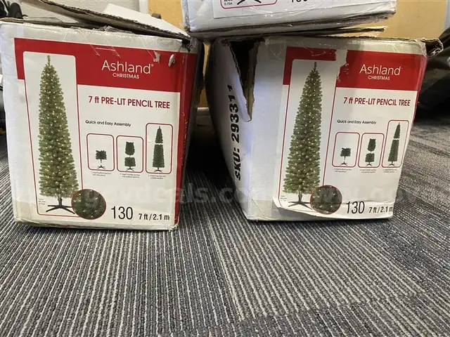 VARIOUS CHRISTMAS DECOR