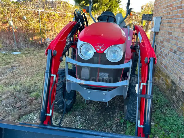 MASSEY FERGUSON TRACTOR