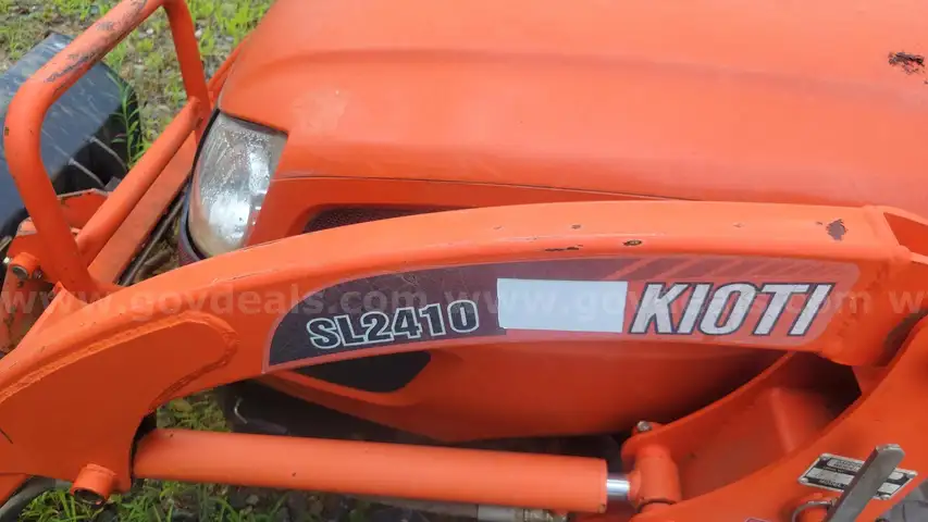 Kioti CS2410 Hydrostatic Tractor
