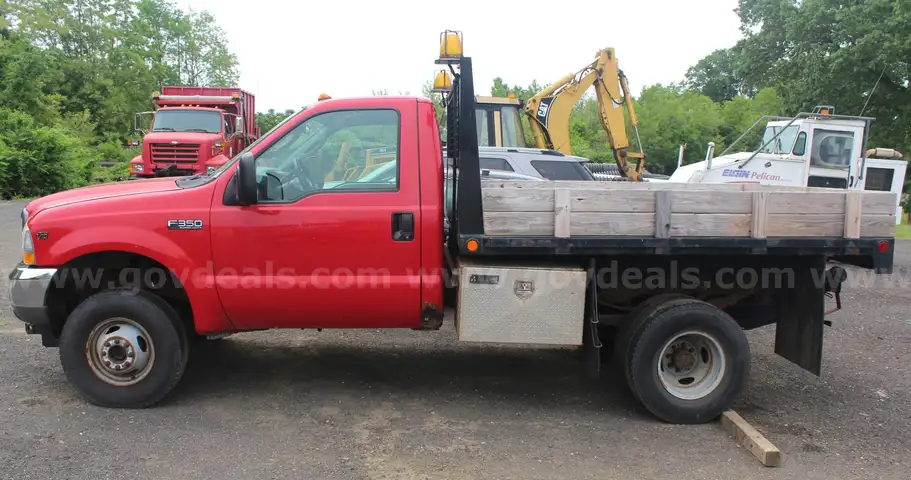 2004 Ford F-350 SD XL 4WD DRW