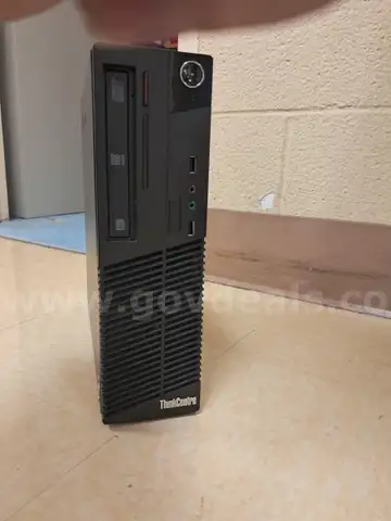 (40) Lenovo ThinkCentre PCs