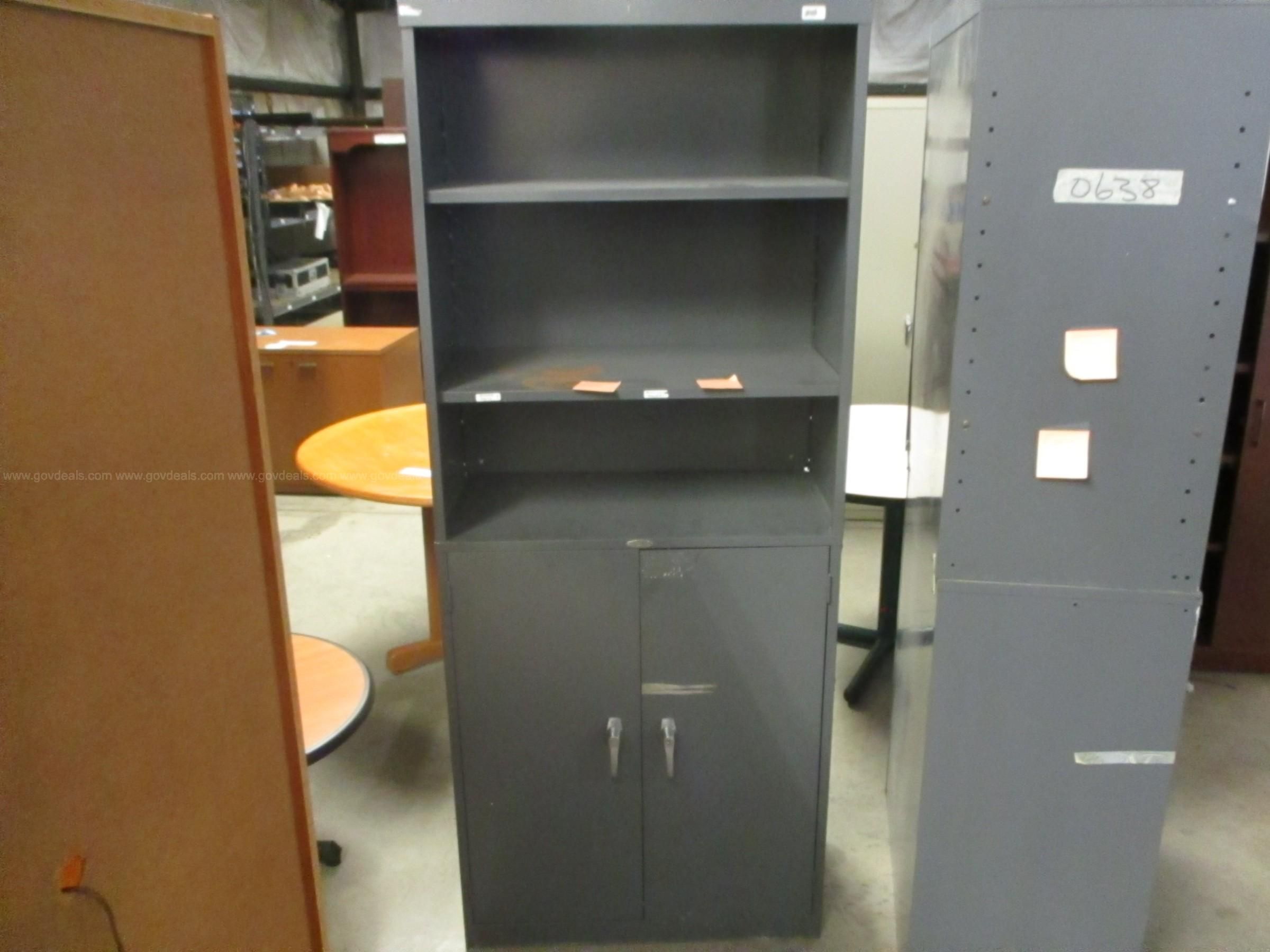 CABINET 2 DOOR WITH SHELF METAL LOT 0637 AR2432564 001 GovDeals   4627 2789 1 