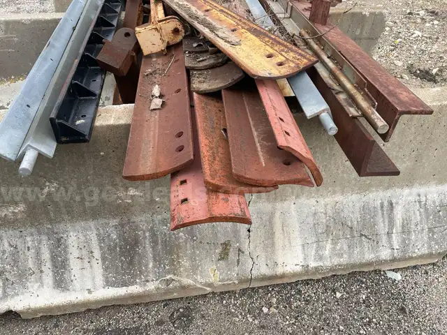 (12) 7&#x27; Grader Blades